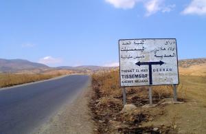 Panneau multidirectionnel à la sortie de Ain Defla