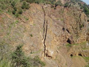 Fissure Naturelle sur une Montagne de Zaccar (Wilaya de Ain Defla)
