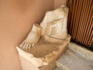 Vestige d'une Statue Romaine au Musée de Tipaza