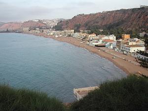 Plage du Puits et vue sur le centre ville (Ain Temouchent)