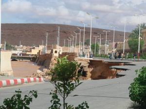 les dégats ...(la route vers sidi abaz)  (Ghardaia)