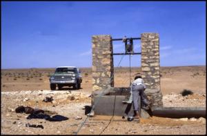 Un Puits sur la route entre Ghardaia et El Golea (1985)