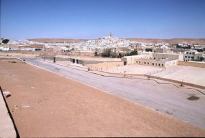 Route sur la périphérie de Ghardaia