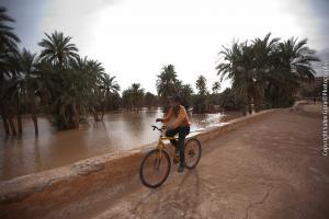 Sur la Digue de Beni Isghen (Ghardaia)