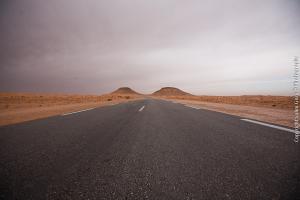Autoroute traversant le désert de Ghardaia