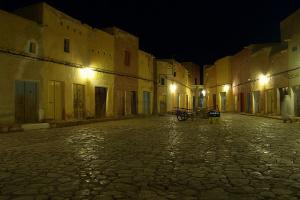 Eclairage nocturne sur un quartier de Ghardaia