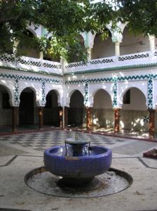 Patio du mausolée du Saint Sid Ahmed Benyoucef de Miliana