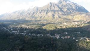 Vue sur la commune de Taskriout, Béjaia
