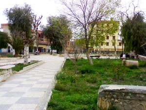 Le jardin en face la Daïra, Sour el Ghozlane