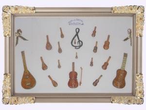 collection   instruments de musique miniaturisée a ( caisse vide )