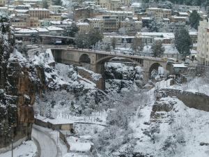 Le Pont El Kantara sous la neige