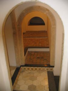 A l'intérieur du palais des Rais