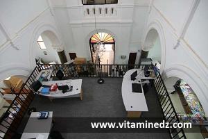 L\'église Saint Michel de Tlemcen aménagée en une jolie bibliothèque pour enfants.