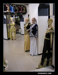 محل بيع الملابس التقليدية لحفلات الزفاف بالقيسارية (مدينة تلمسان)