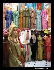 محل بيع الملابس التقليدية لحفلات الزفاف بالقيسارية (مدينة تلمسان)