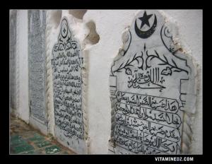 عدة قبور متواجدة بسيدي بو مدين (تلمسان)