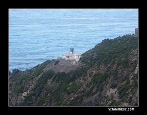 منارة رأس بوڨرون في سواحل سكيكدة