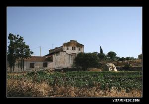 مخزن فلاحي تم بناؤه سنة 1933 ببلدية عين كيحل (ولاية عين تموشنت)