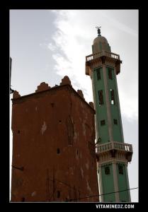 المنارةالقديمة أمام القصر الغربي الحديث بالبيوض سيدي الشيخ