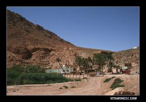 القرية الصغيرة بعين ورقة قرب الحمام الطبيعي (ولاية نعامة)