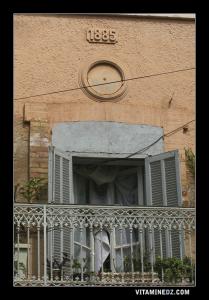 بناء من العهد الإستعماري بمدينة مستغانم (تم بناء هذا المنزل في سنة 1885)