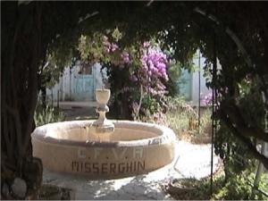 نافورة بقصر الباي الذي تم تحويله إلى دار للأيتام