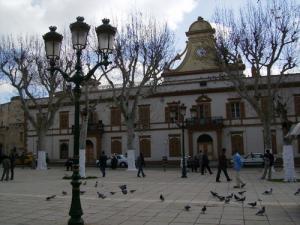 الساحة المركزية لمقر بلدية تلمسان (البلاص)