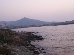 شاطئ بومارشي على ساحل مدينة جيجل