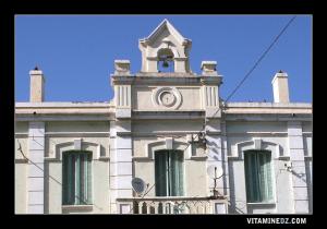 هذا المبنى كان مدرسة ابتدائية إبان الإستعمار