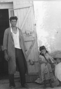 أطفال مع والدهم (الشريعة 1957)