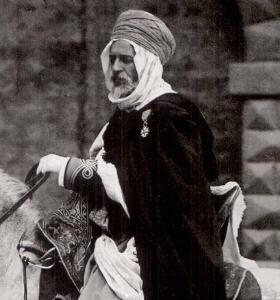 عميل من عهد الإستعمار