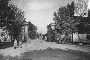 باب الجزائر عند مدخل مدينة البليدة (الفترة الإستعمارية)