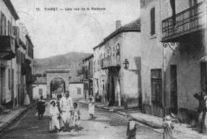 صورة لشارع بمدينة تيارت (الفترة الإستعمارية)