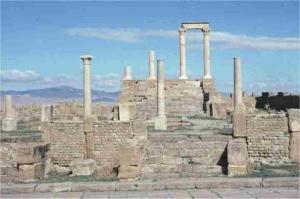 آثار للحضارة الرومانية بمدينة تمڨاد (ولاية باتنة)