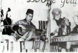 مصطفى بريكسي رفقة أستاذه الشيخ العربي بن صاري