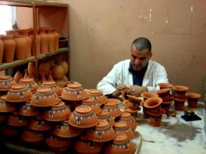 فن الرسم على الخزف