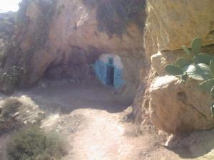 مغارة طبيعية في أعالي الجبال  بضواحي مدينة وهران