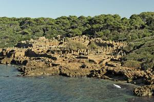 منظر شامل لآثار المدينة الرومانية بولاية تيبازة