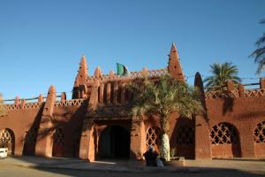 Architecture à l'entrée de la commune de  Timimoun (Wilaya d'Adrar)