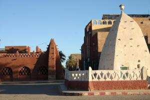 Architecture à l'entrée de la commune de  Timimoun (Wilaya d'Adrar)