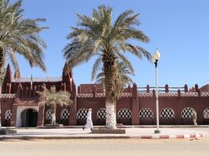 هندسة جميلة عند مدخل مدينة تميمون (ولاية أدرار)