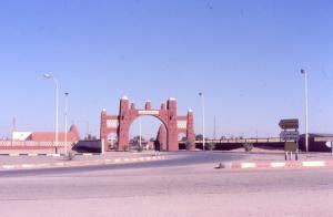 بناء هندسي عند الدخول إلى بلدية تميمون (ولاية أدرار)