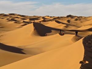Les dunes dorées entourant Adrar