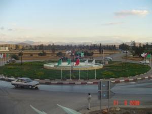 Rond point à la sortie Ouest de la Commune de Oued-Fodda (Wilaya de Chlef)