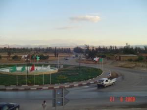 Rond point à la sortie Ouest de la Commune de Oued-Fodda (Wilaya de Chlef)