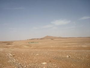Les vastes étendues pierreuses de la commune de Ain Sidi Ali