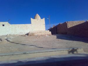 Aux abords de  Hassi Dellaa