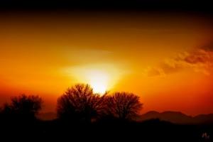 غروب الشمس على الصحراء