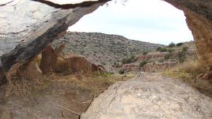 A L'INTERIEUR DE LA GROTTE LOUCIF