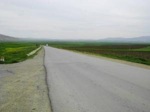 Route menant a Ain Fakroun